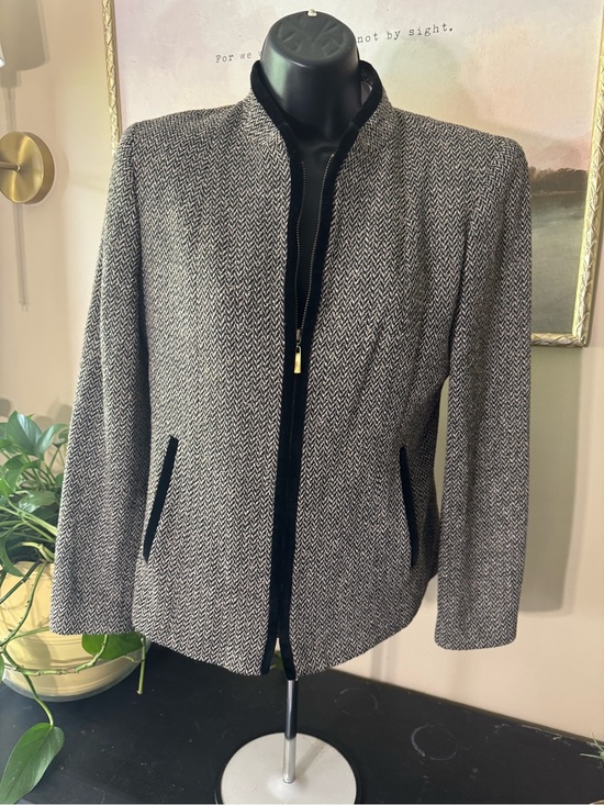 Ann Taylor Jackets & Blazers - Ann Taylor Black and Gray Herringbone Zip-Front Jacket